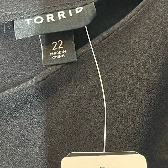 Torrid new black crepe romper jumpsuit short sleeve boat neck, size 22 - Picture 9 of 16